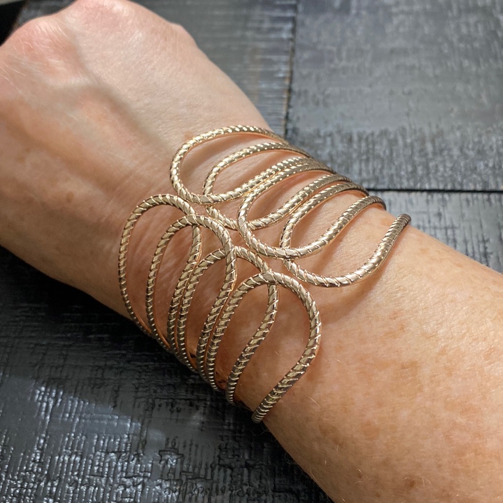 NWOT CHARMING CHARLIE Beautiful Rose Gold Tone Charming  Hinged Bracelet!